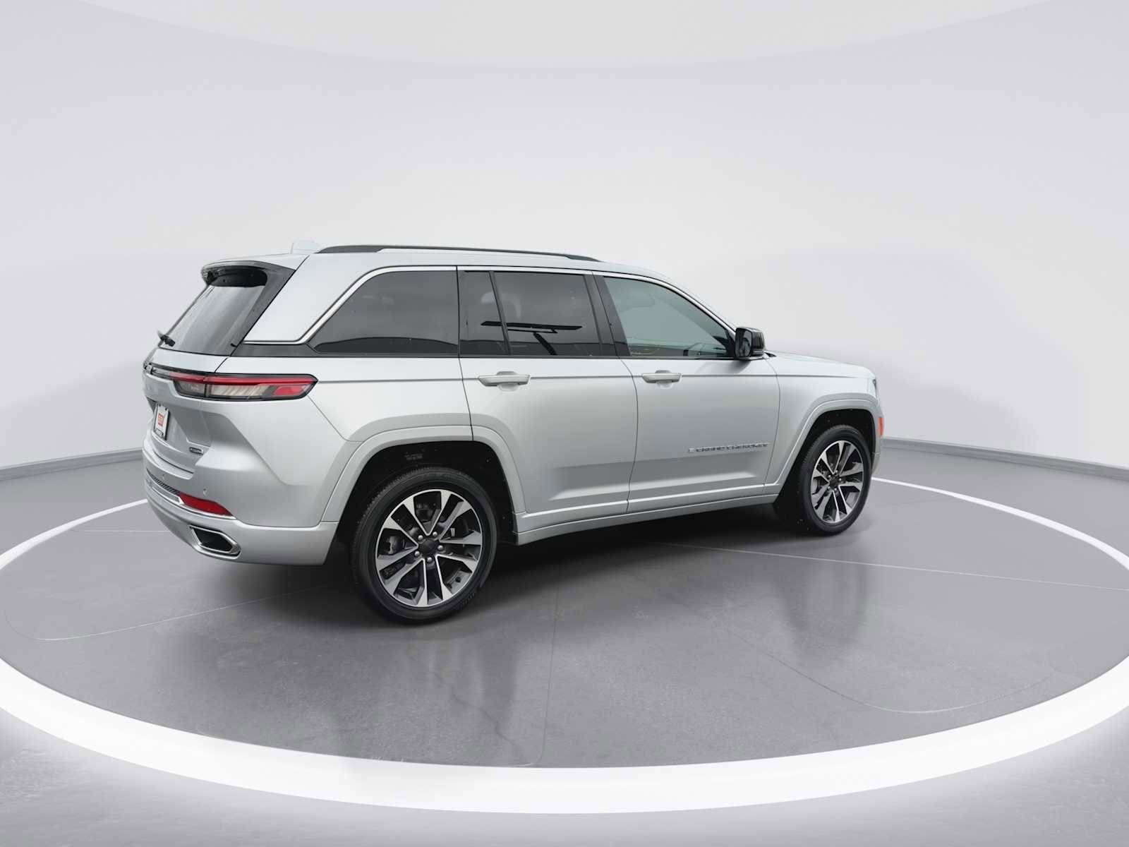 Thumbnail: 2022 Jeep Grand Cherokee - 8