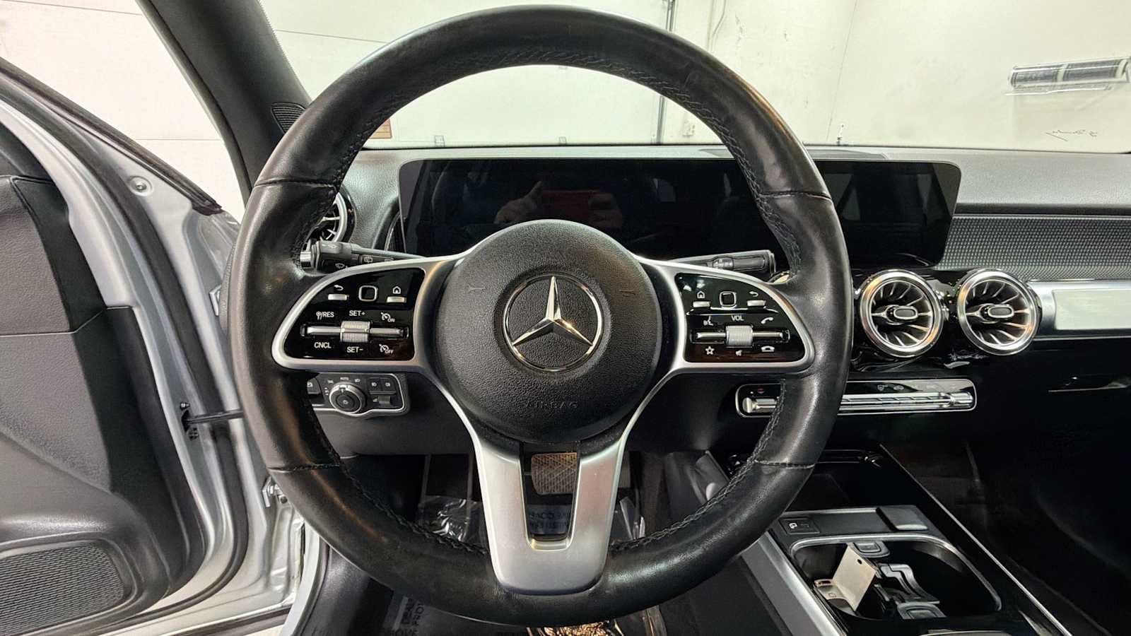 Thumbnail: 2022 Mercedes-Benz GLB - 16