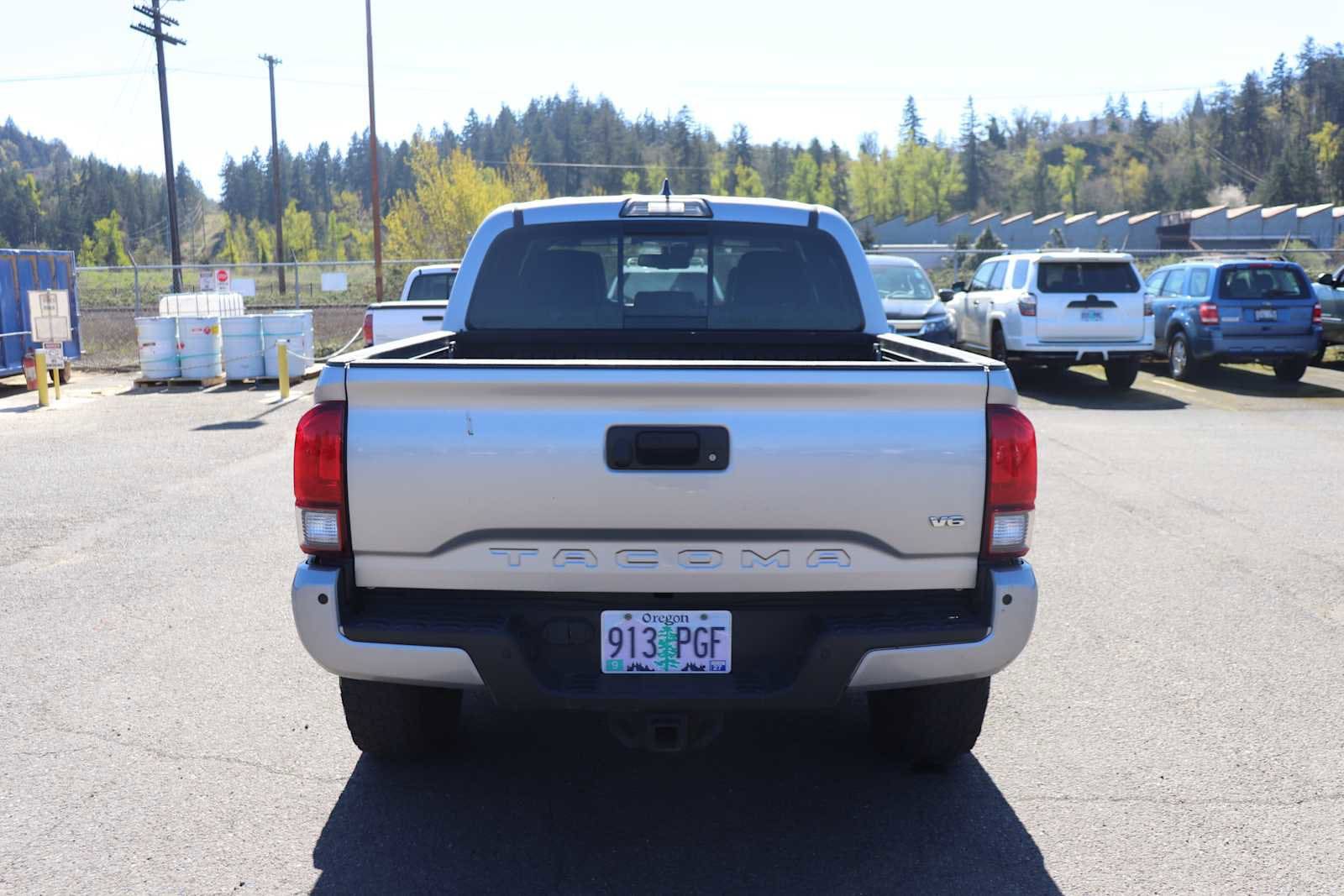 Thumbnail: 2018 Toyota Tacoma - 6