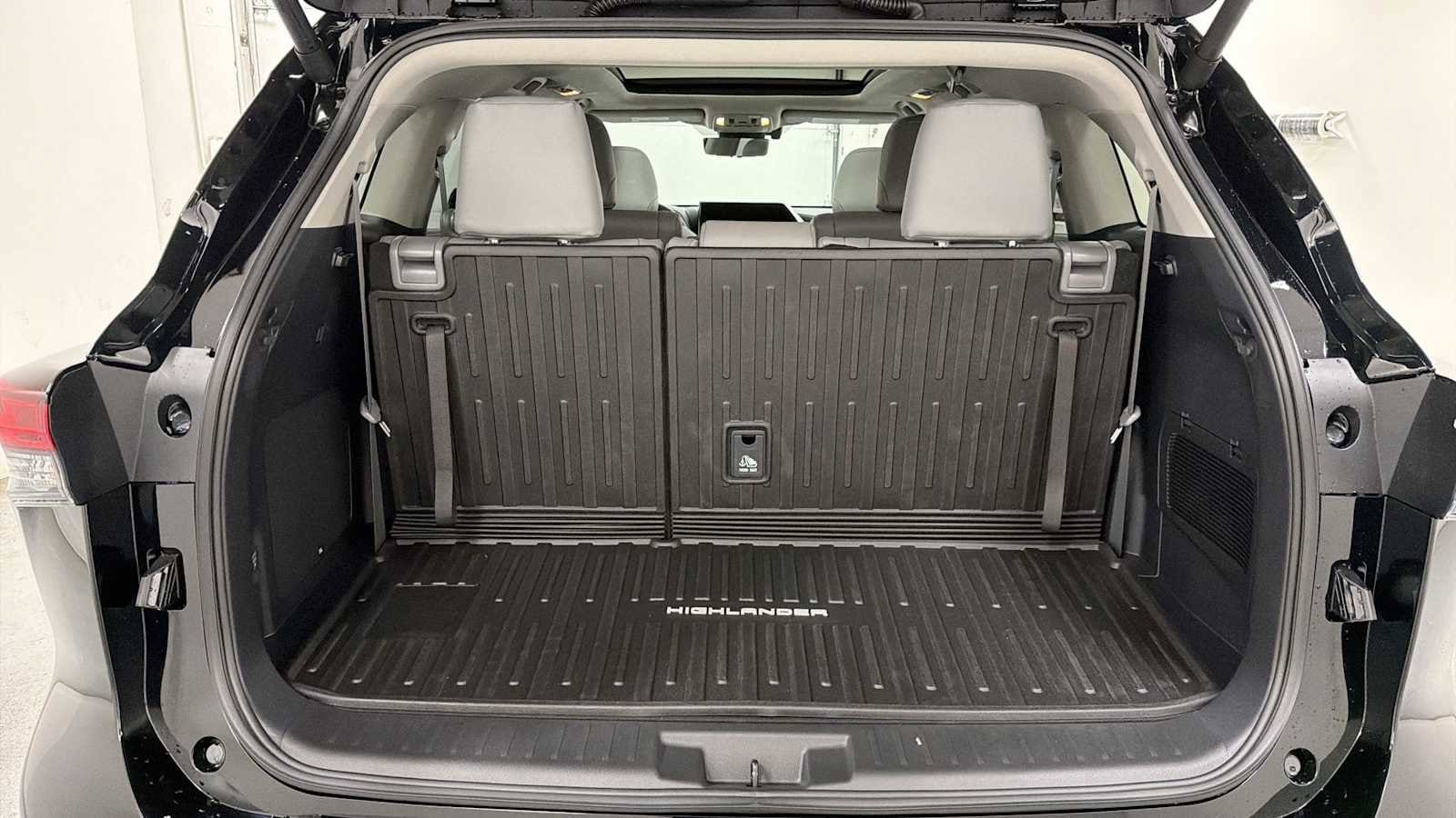 Thumbnail: 2026 Toyota Highlander - 29