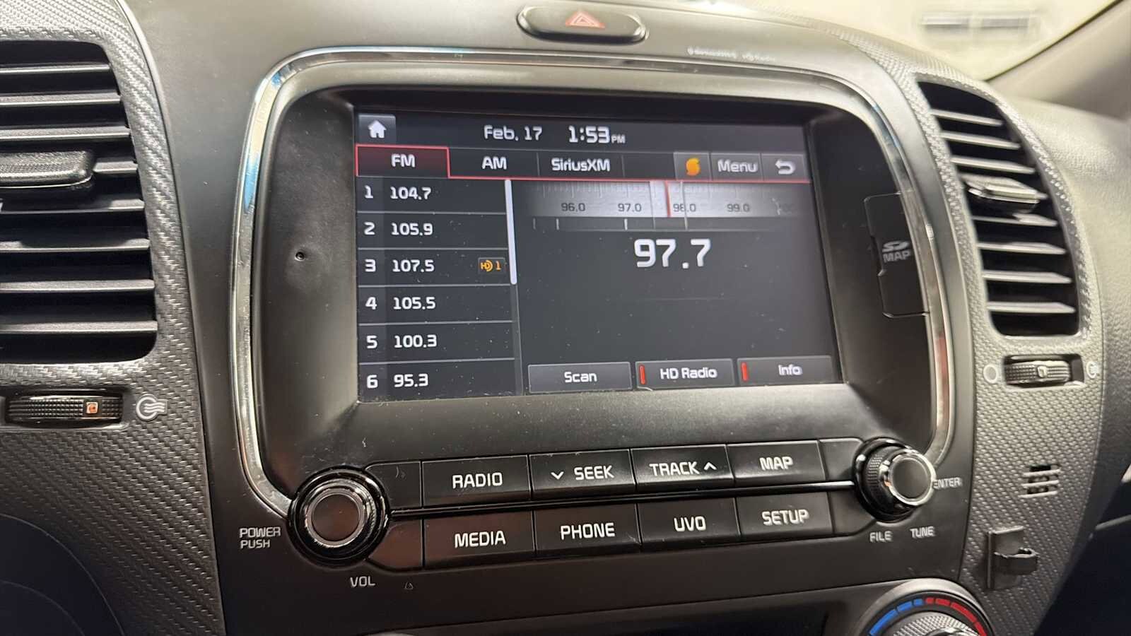 Thumbnail: 2017 Kia Forte - 18