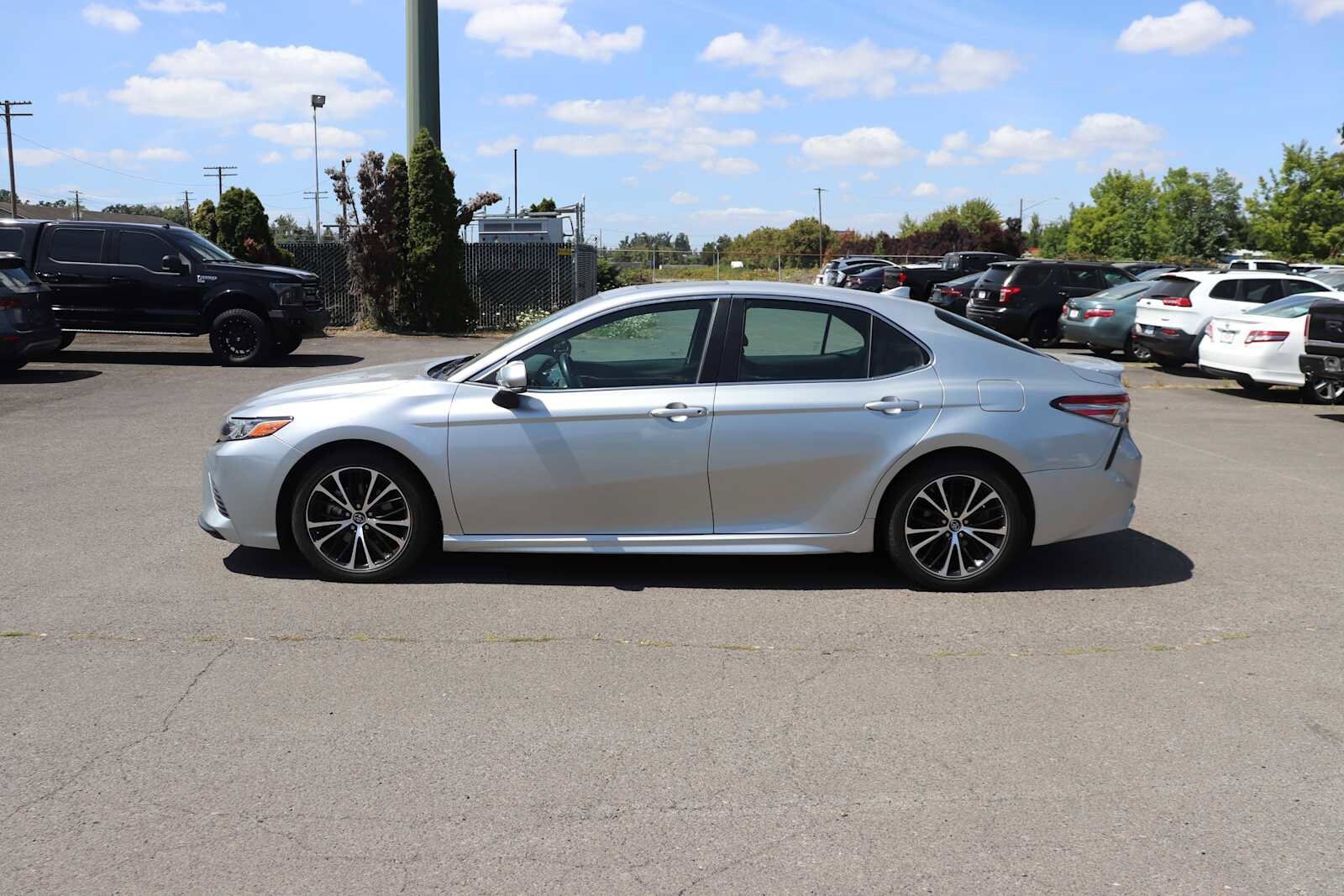 Thumbnail: 2018 Toyota Camry - 8