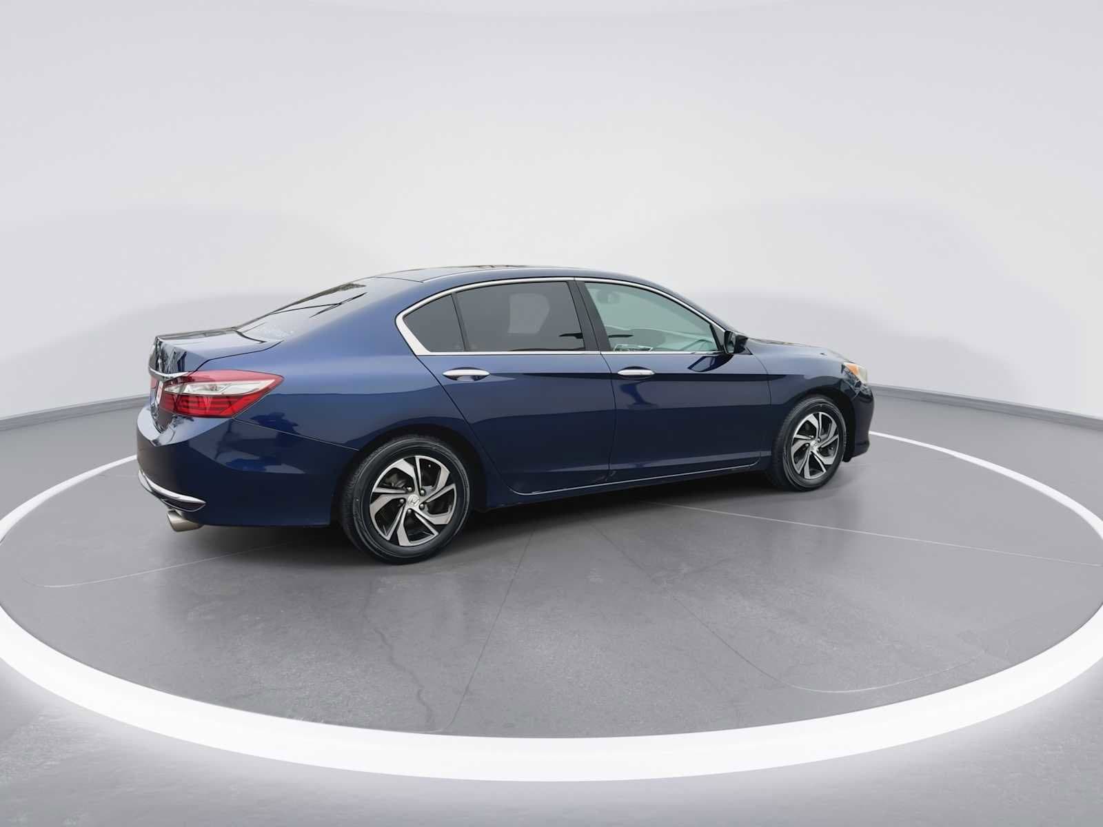 Thumbnail: 2017 Honda Accord - 8