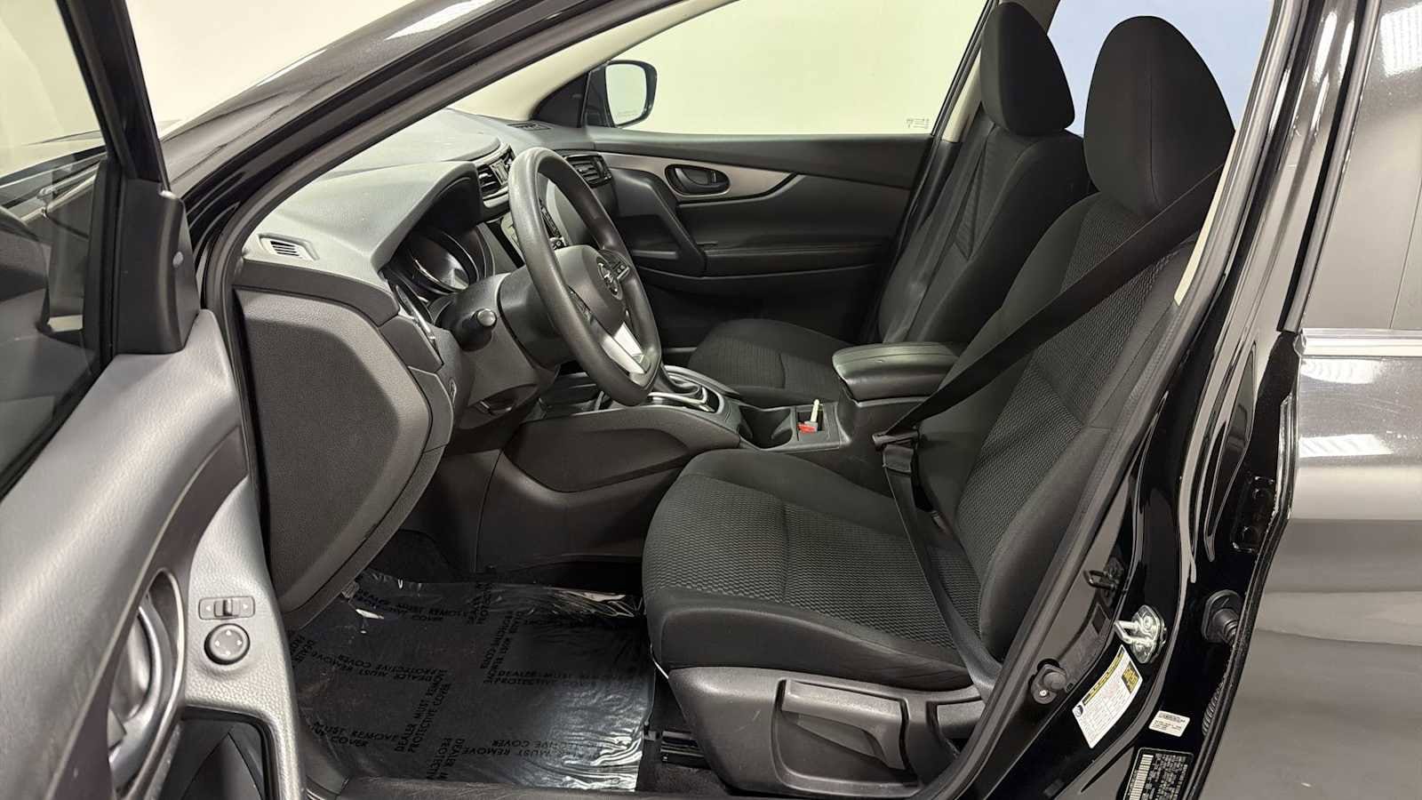 Thumbnail: 2022 Nissan Rogue Sport - 13