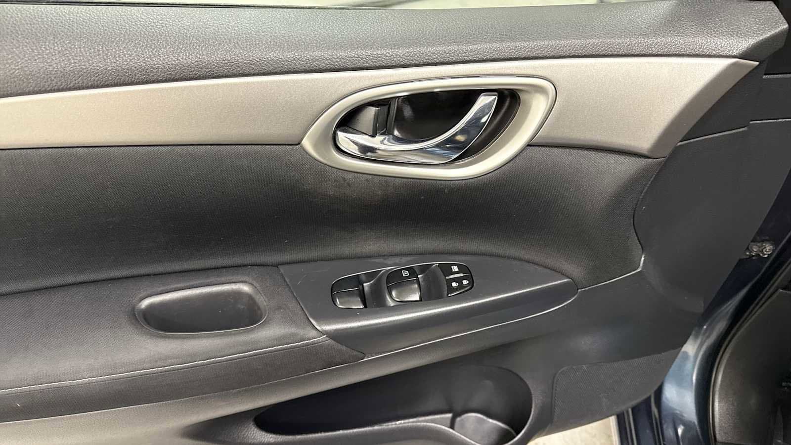 Thumbnail: 2015 Nissan Sentra - 15