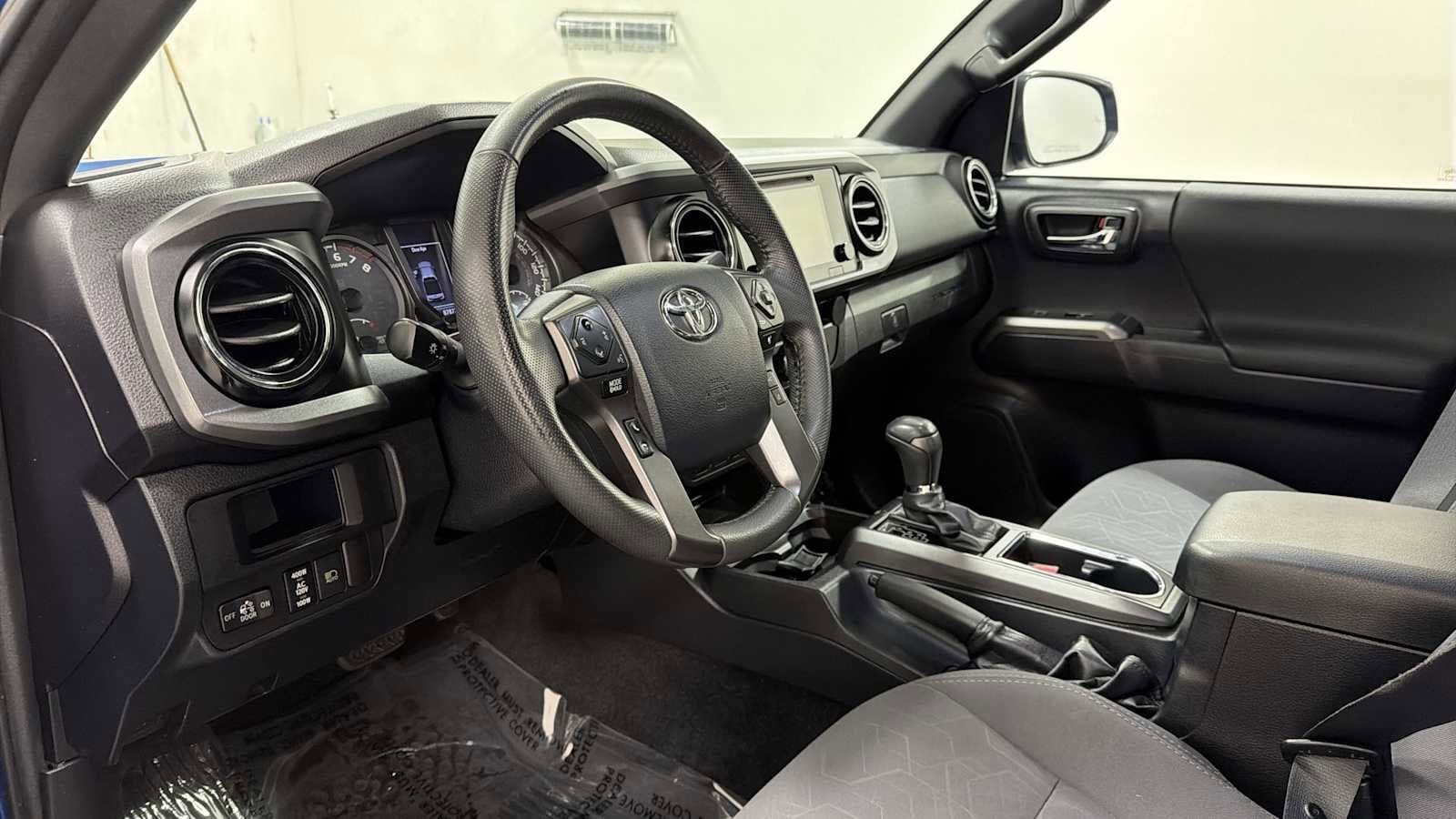 Thumbnail: 2018 Toyota Tacoma - 12