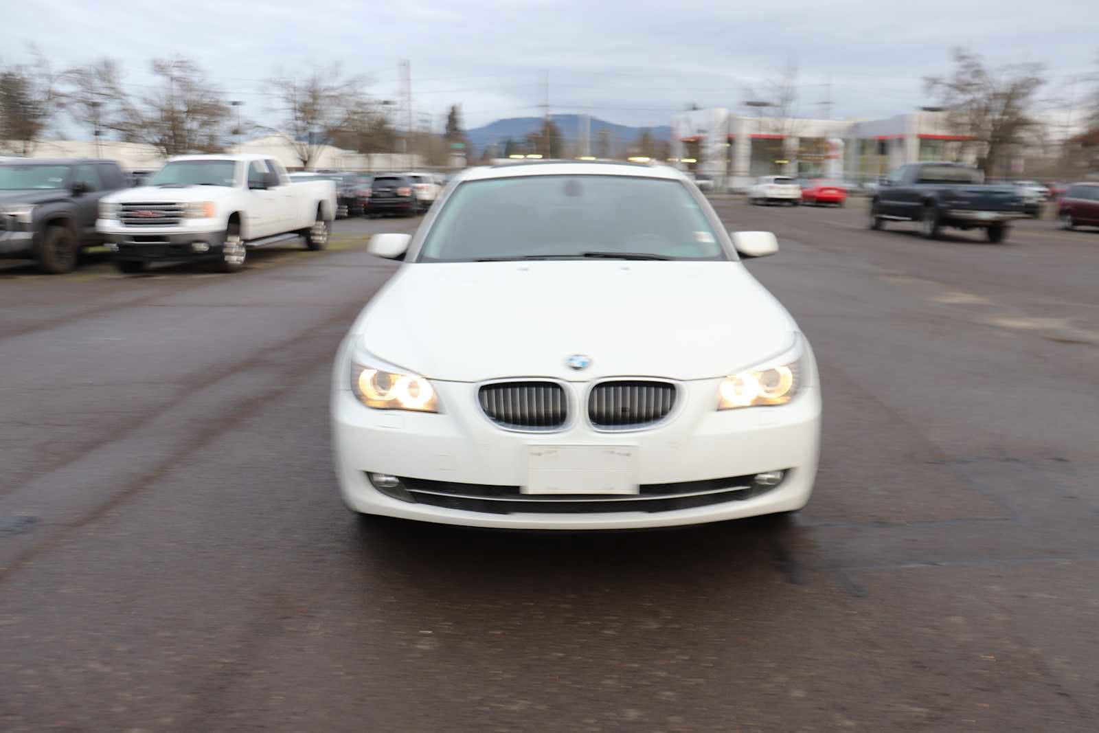 Thumbnail: 2010 BMW 5 Series - 2