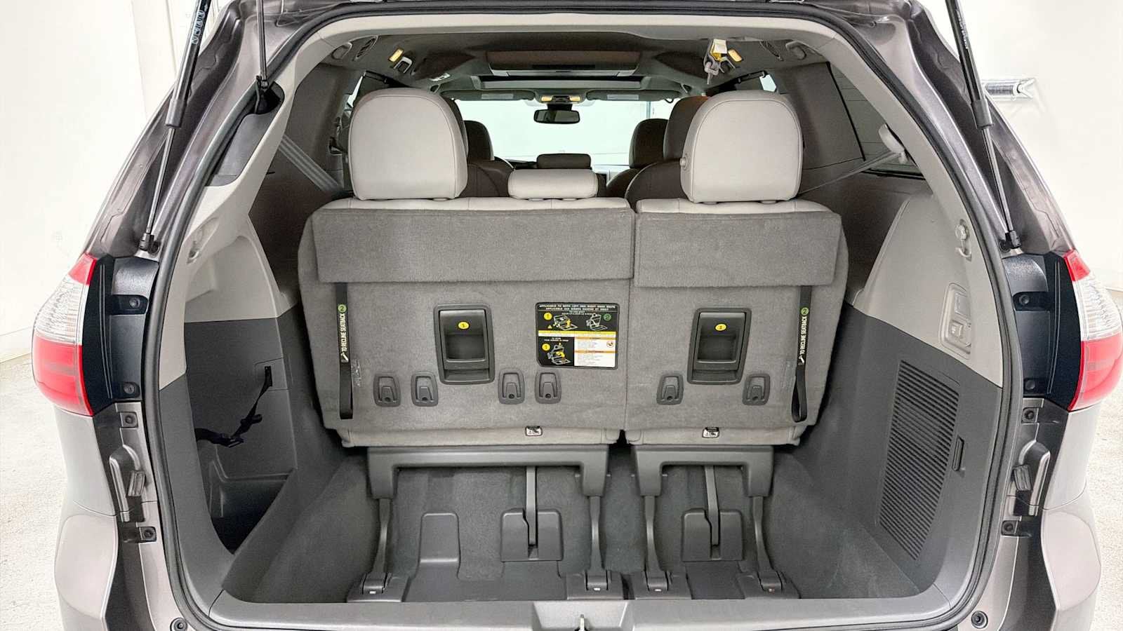 Thumbnail: 2020 Toyota Sienna - 29