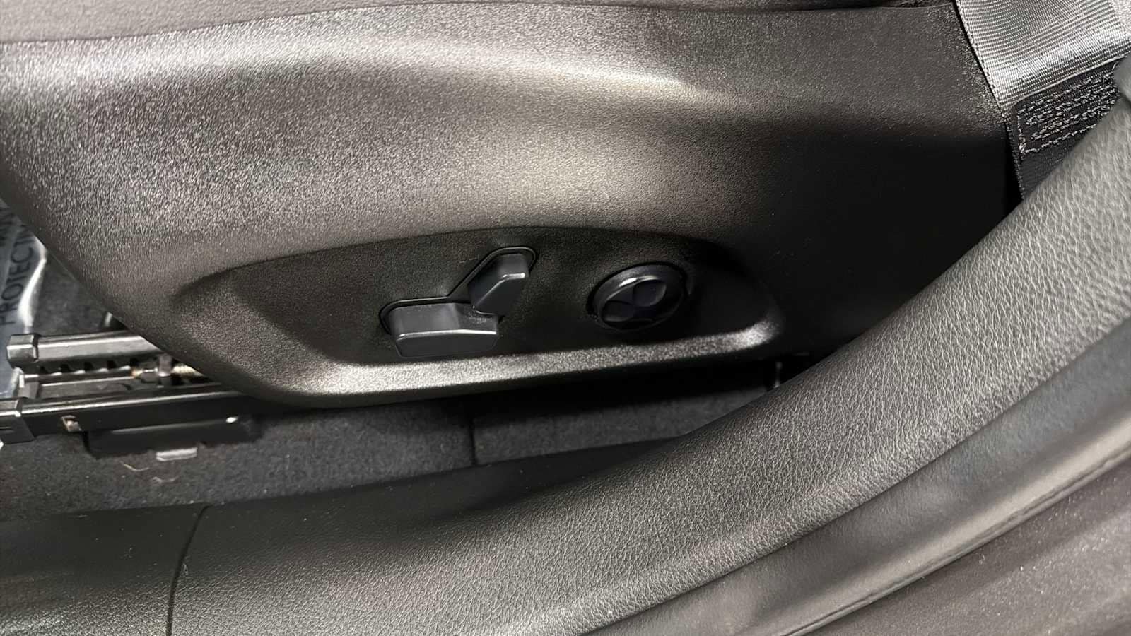 Thumbnail: 2016 Jeep Renegade - 14