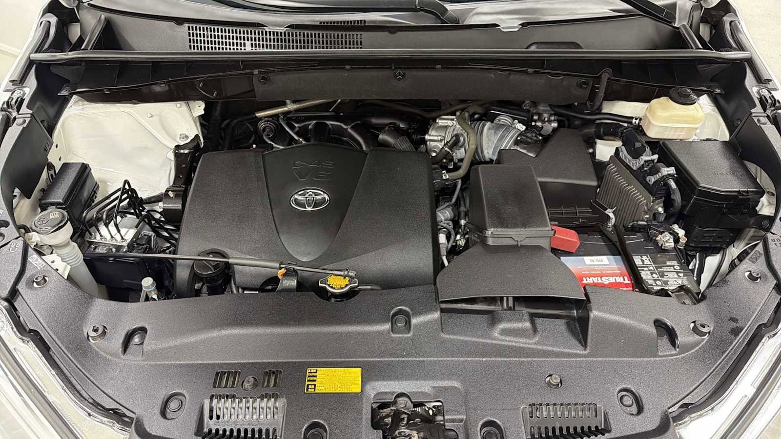 Thumbnail: 2017 Toyota Highlander - 32