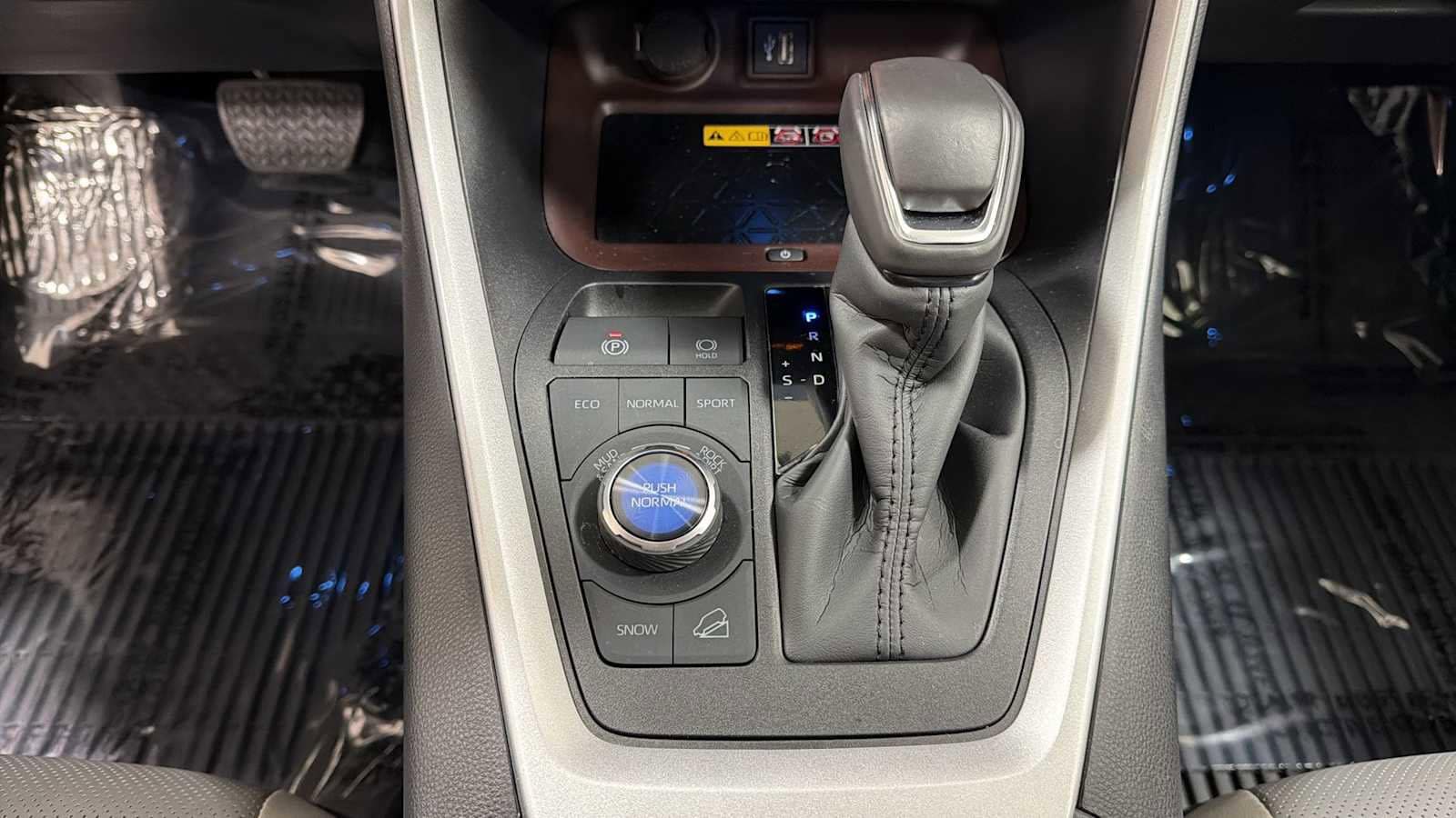 Thumbnail: 2025 Toyota RAV4 - 22