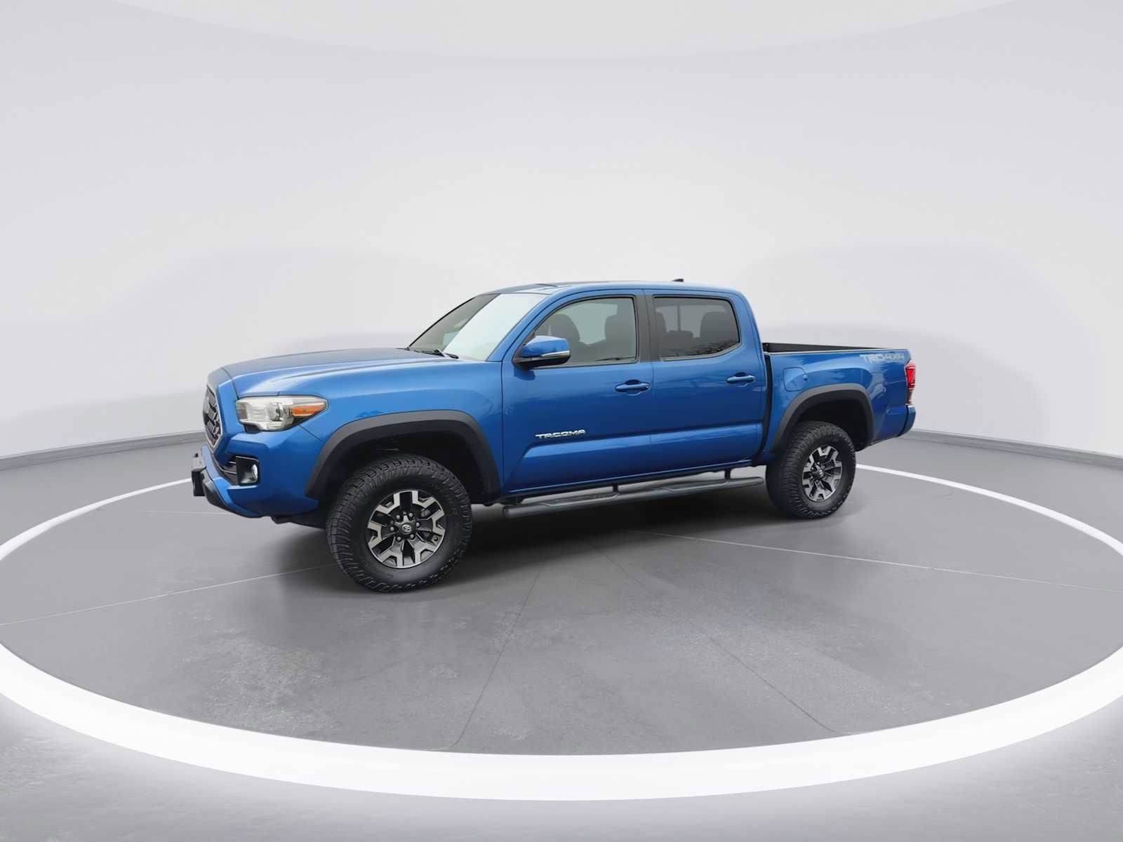 Thumbnail: 2018 Toyota Tacoma - 4