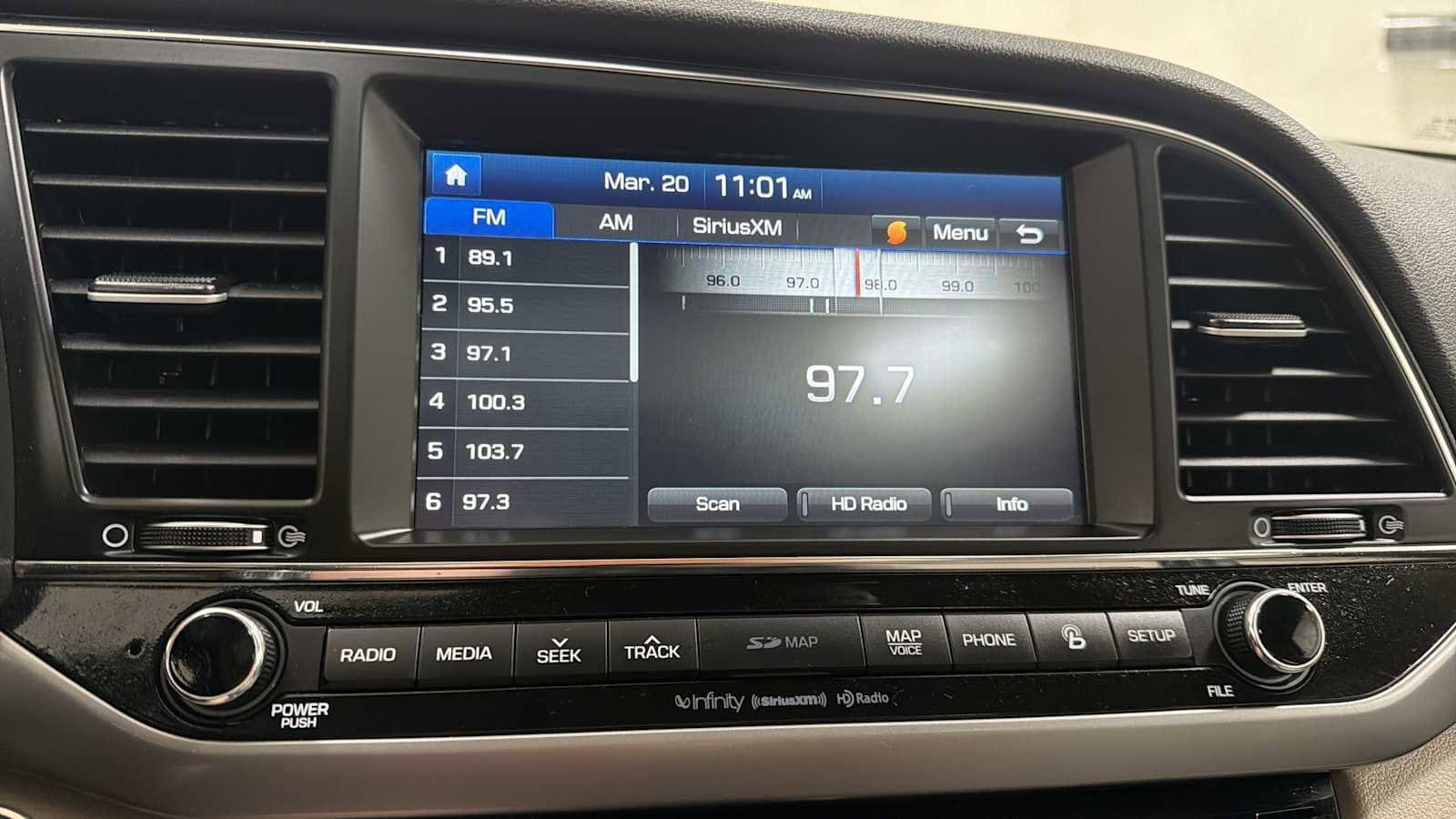 Thumbnail: 2018 Hyundai Elantra - 18