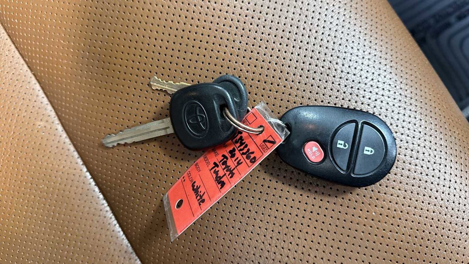 Thumbnail: 2014 Toyota Tundra - 32