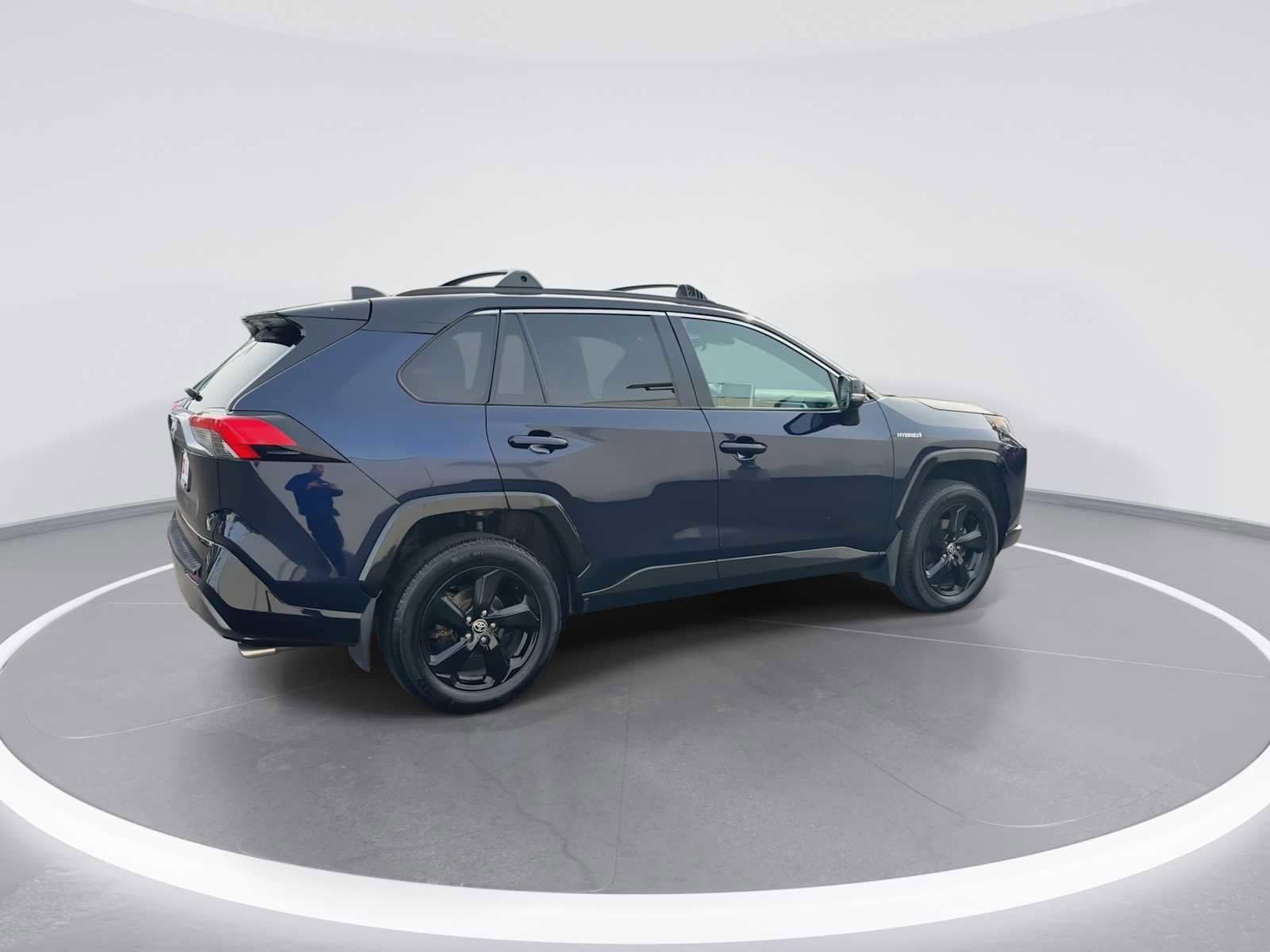 Thumbnail: 2021 Toyota RAV4 - 8