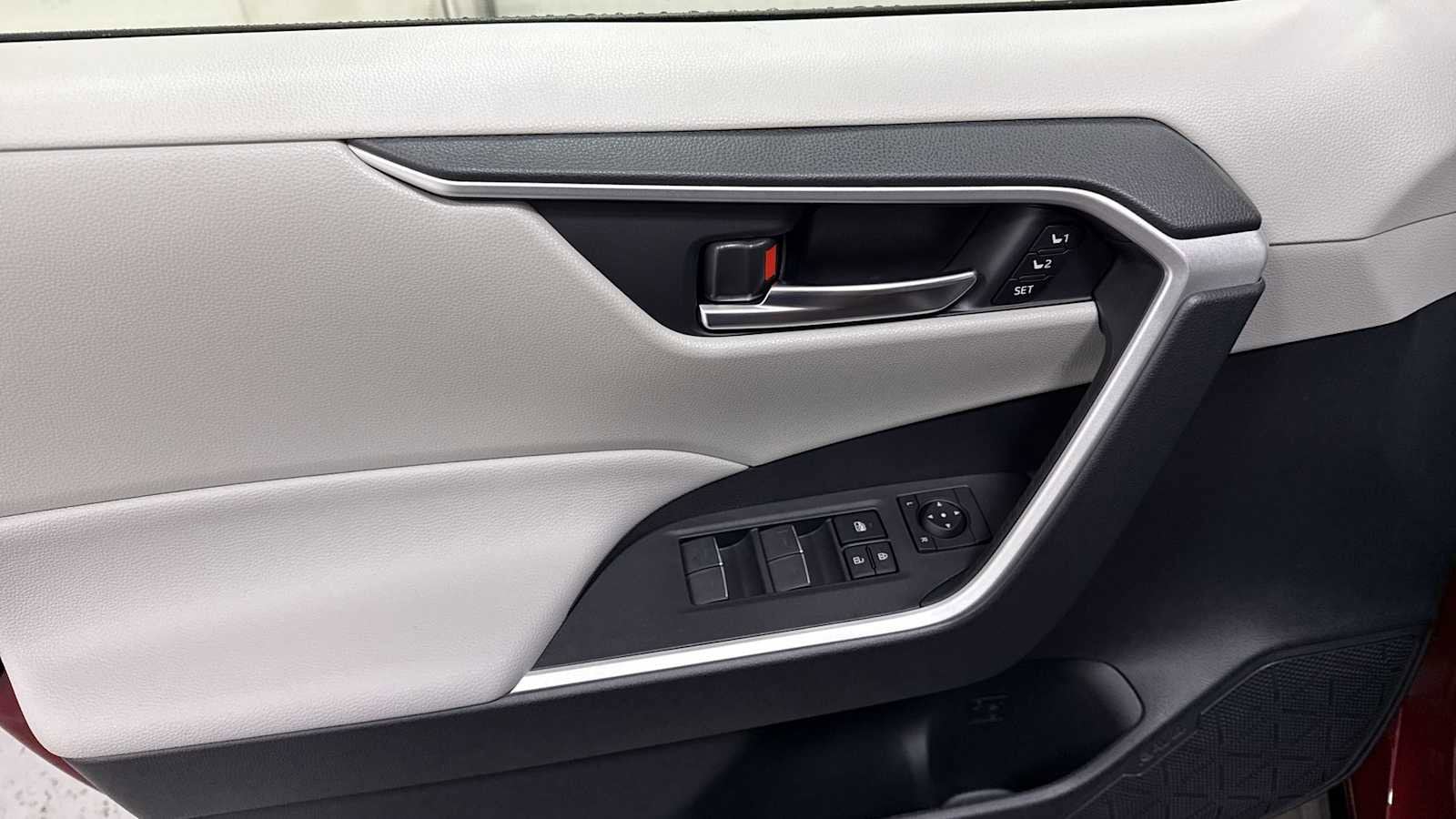 Thumbnail: 2025 Toyota RAV4 - 15