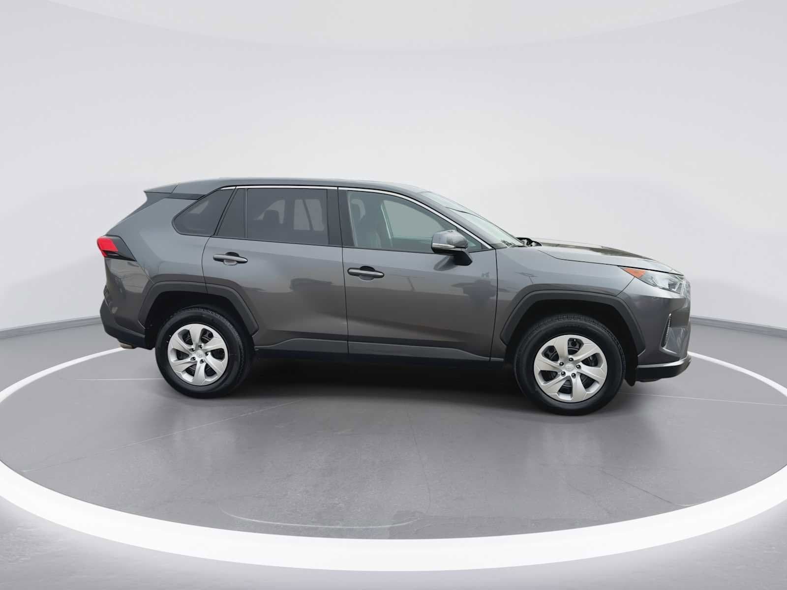 Thumbnail: 2022 Toyota RAV4 - 9