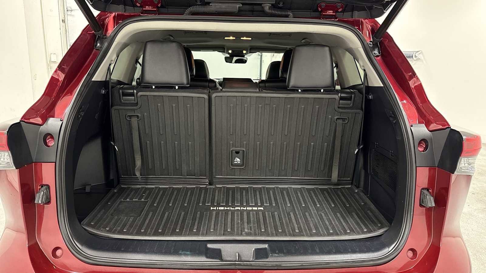 Thumbnail: 2023 Toyota Highlander - 28