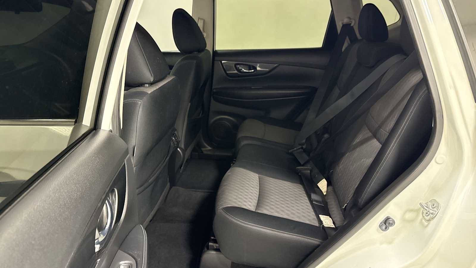 Thumbnail: 2017 Nissan Rogue - 23