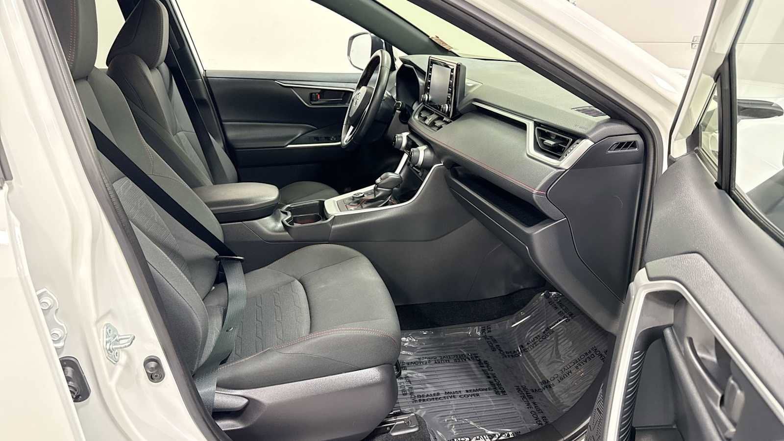 Thumbnail: 2021 Toyota RAV4 - 28