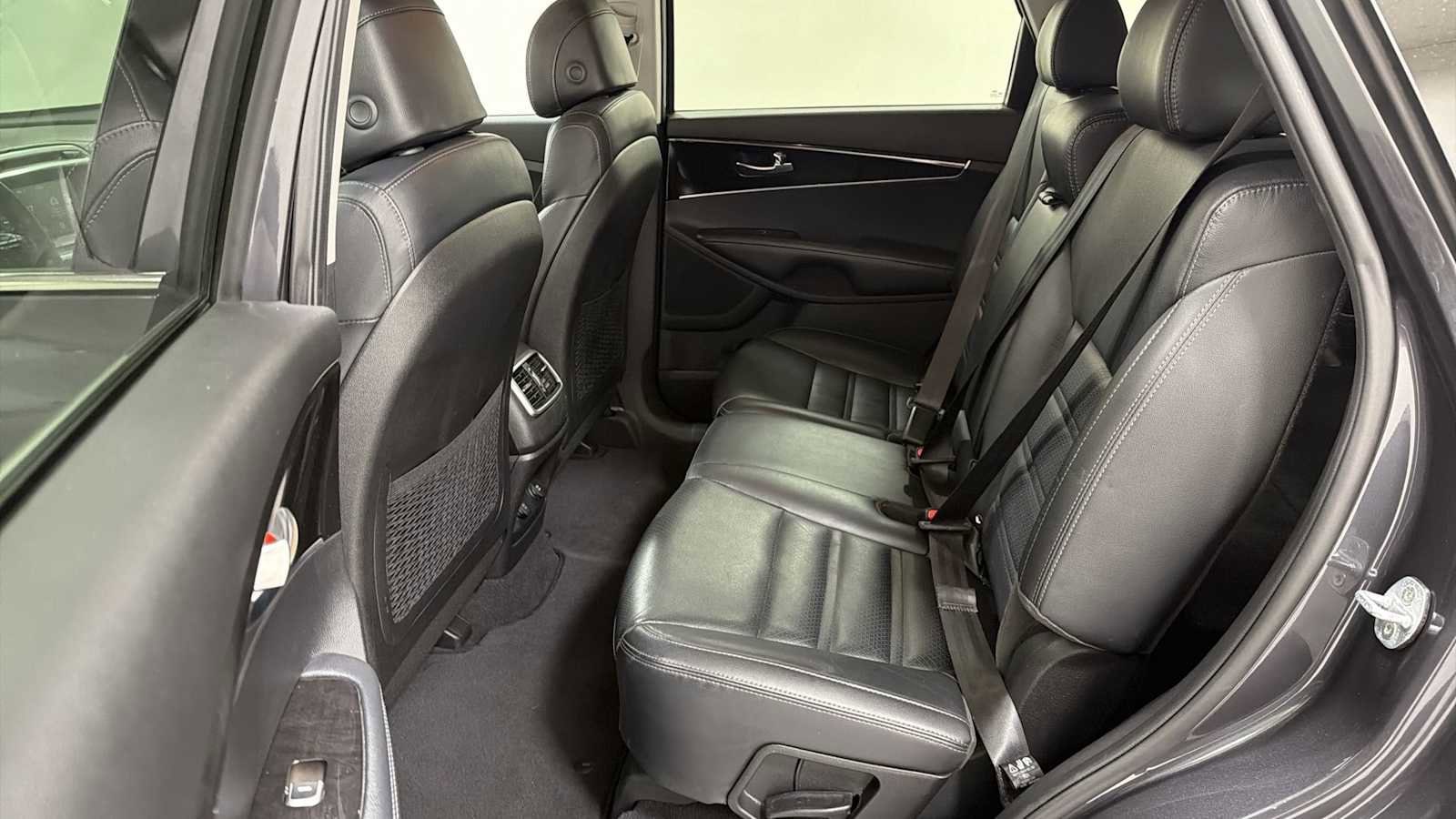 Thumbnail: 2017 Kia Sorento - 23