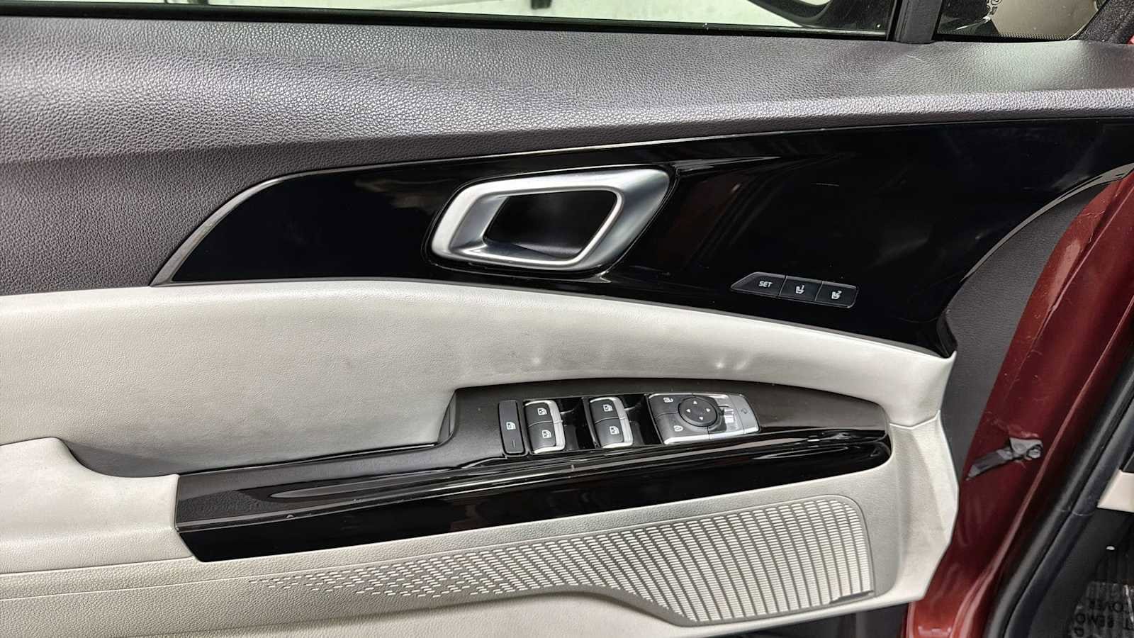 Thumbnail: 2022 Kia Carnival - 15