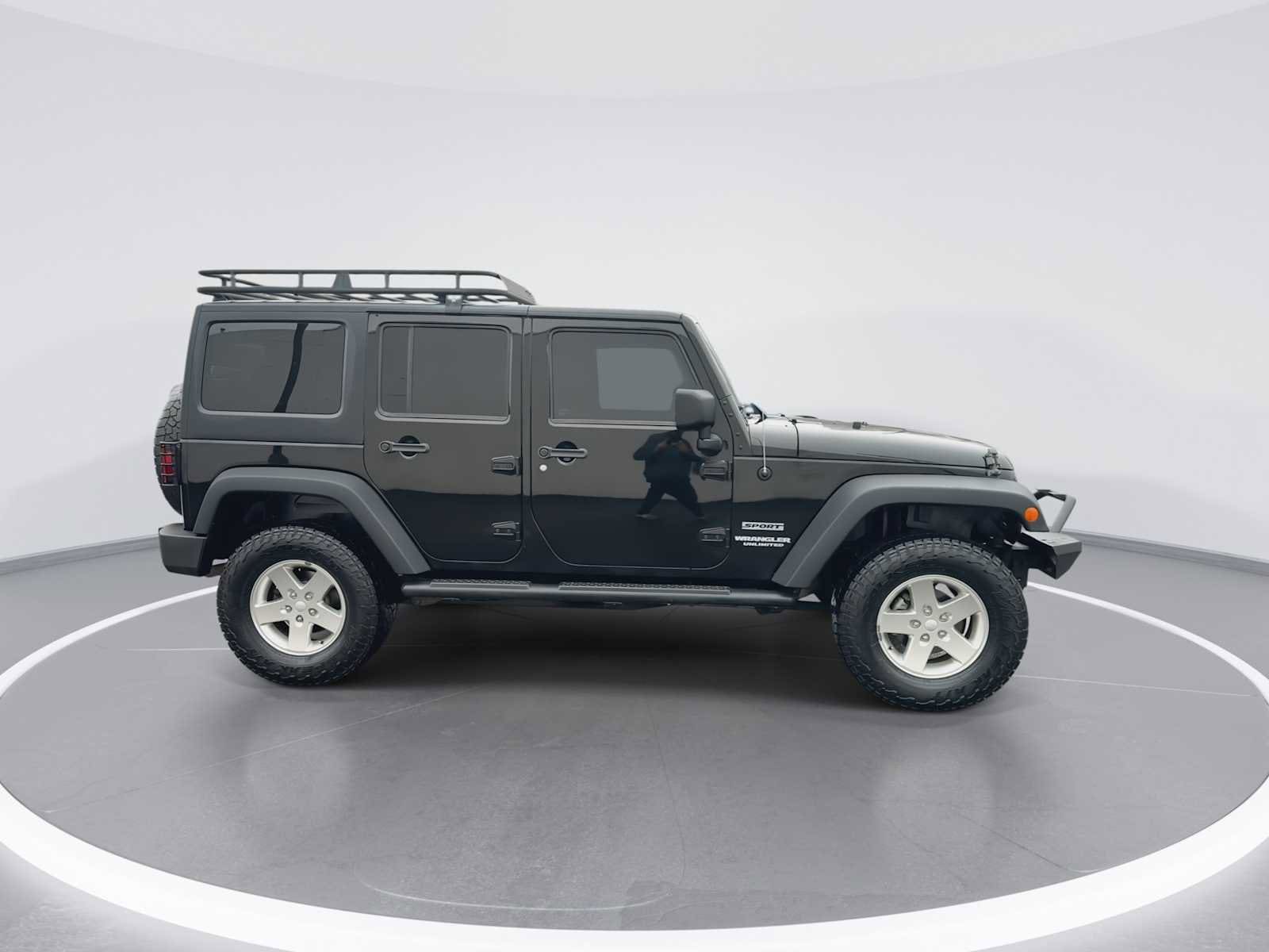 Thumbnail: 2013 Jeep Wrangler - 9