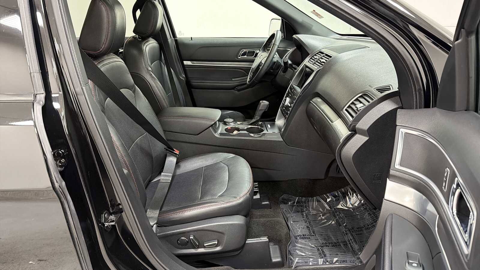 Thumbnail: 2018 Ford Explorer - 31