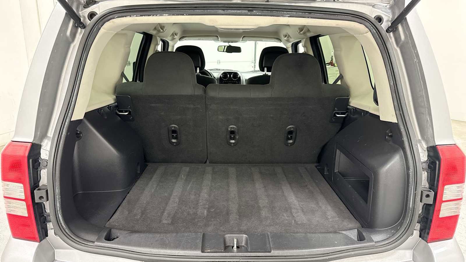 Thumbnail: 2016 Jeep Patriot - 25