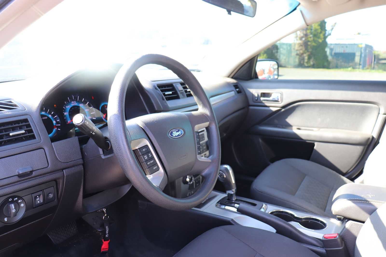 Thumbnail: 2011 Ford Fusion - 10