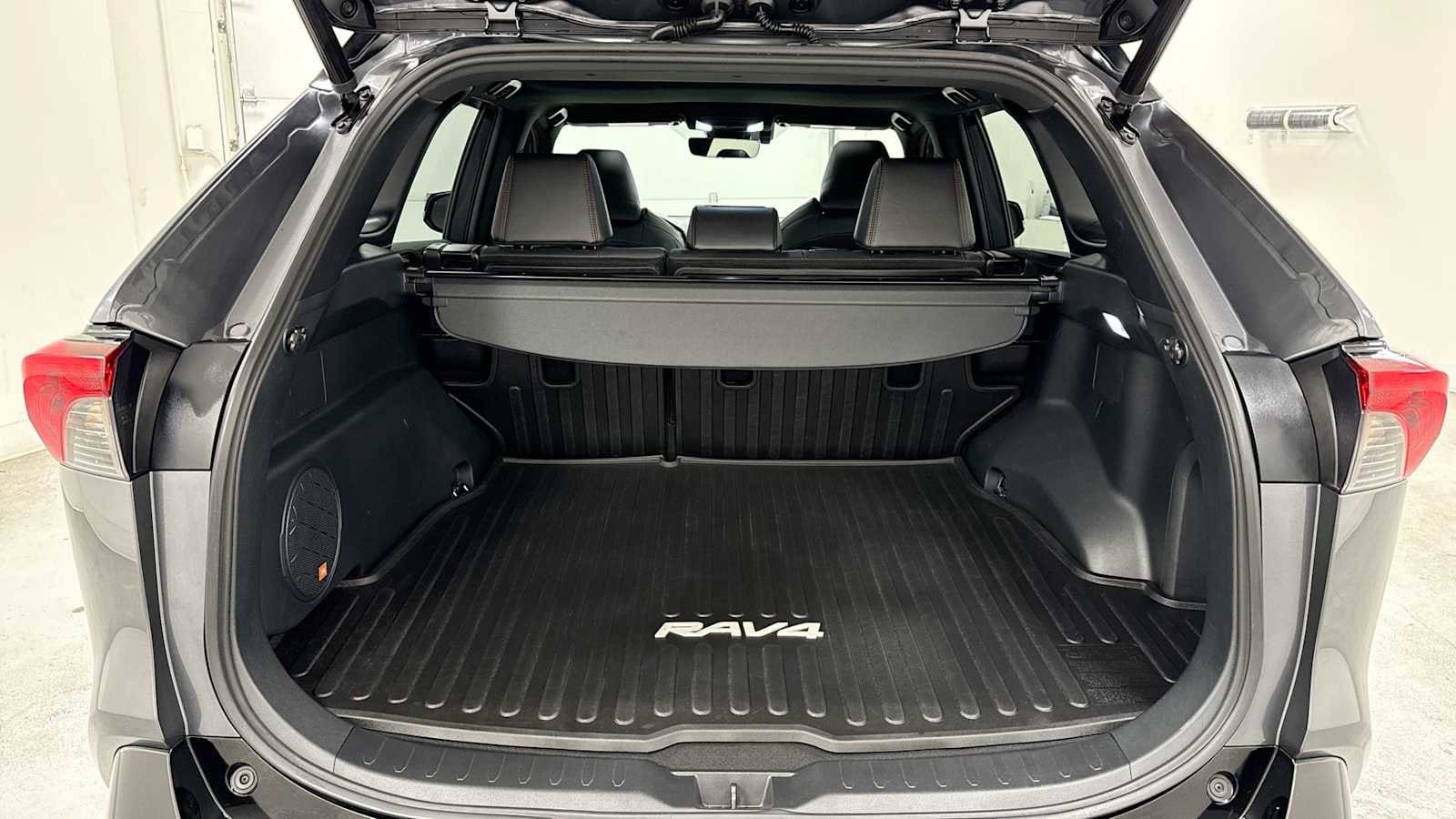 2021 Toyota RAV4 Prime XSE 28