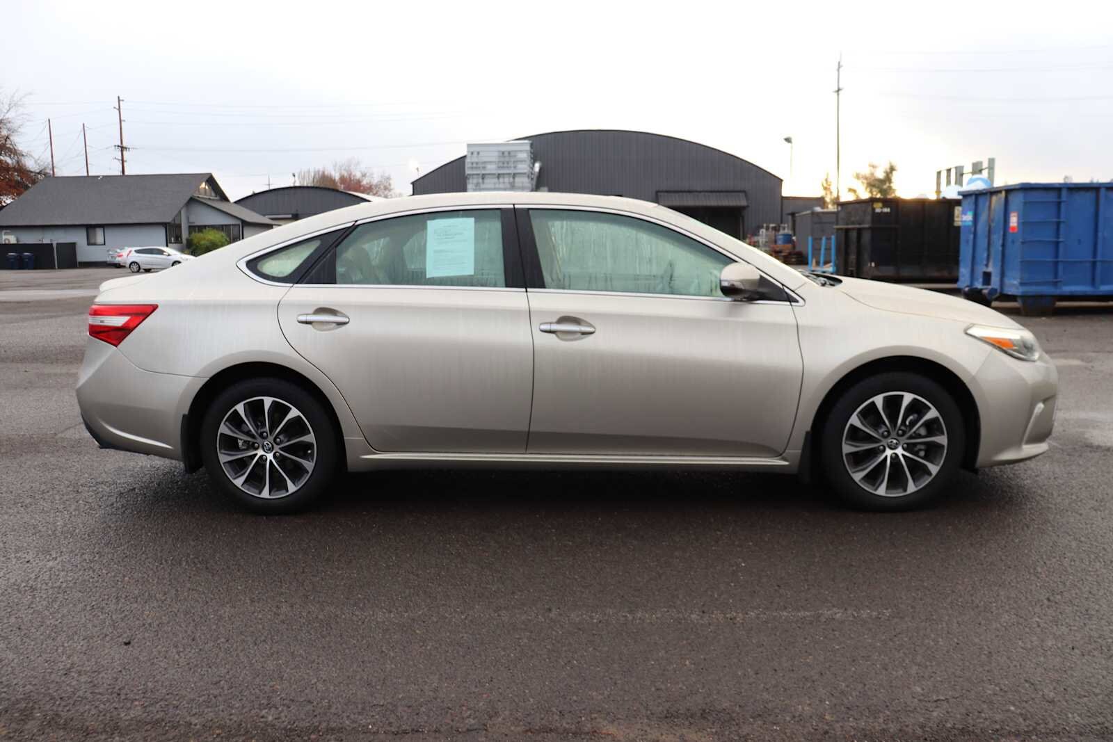 2018 Toyota Avalon Plus XLE Premium Touring Limited photo 2