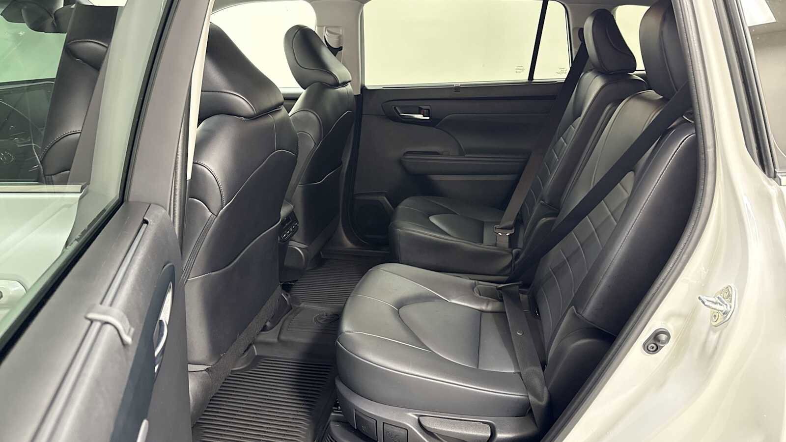 Thumbnail: 2022 Toyota Highlander - 24