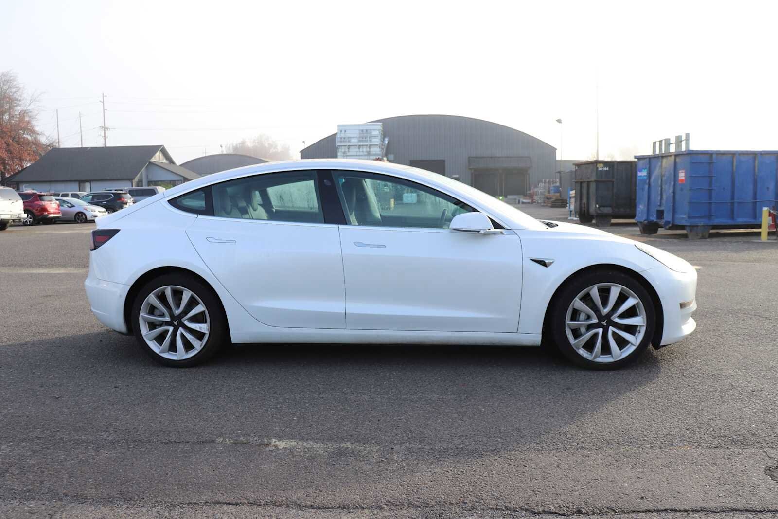 2019 Tesla Model 3 Long Range photo 3