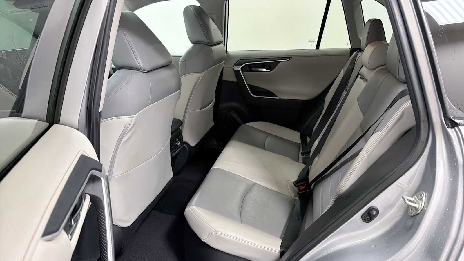 Thumbnail: 2021 Toyota RAV4 - 25