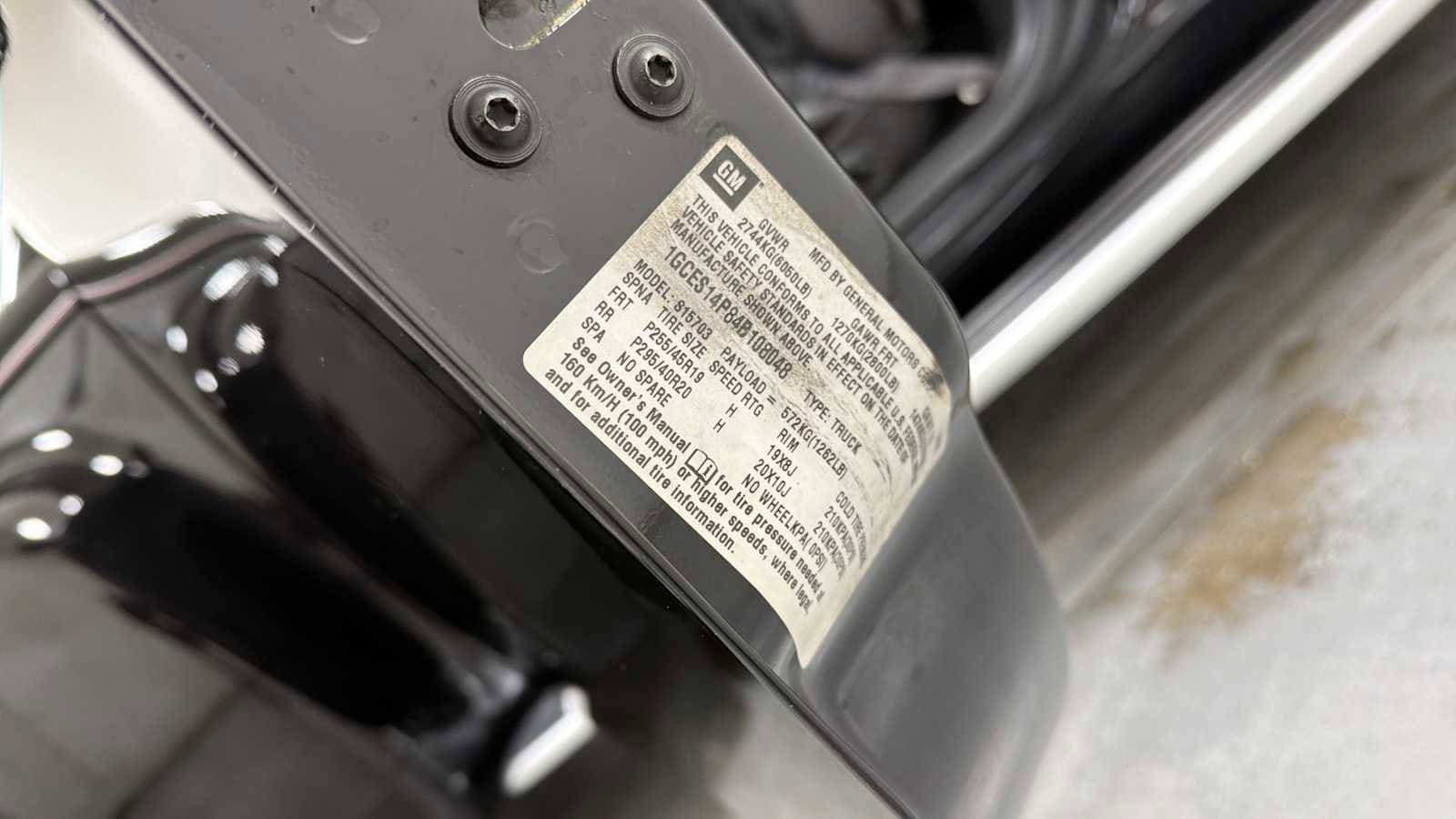 Thumbnail: 2004 Chevrolet SSR - 11