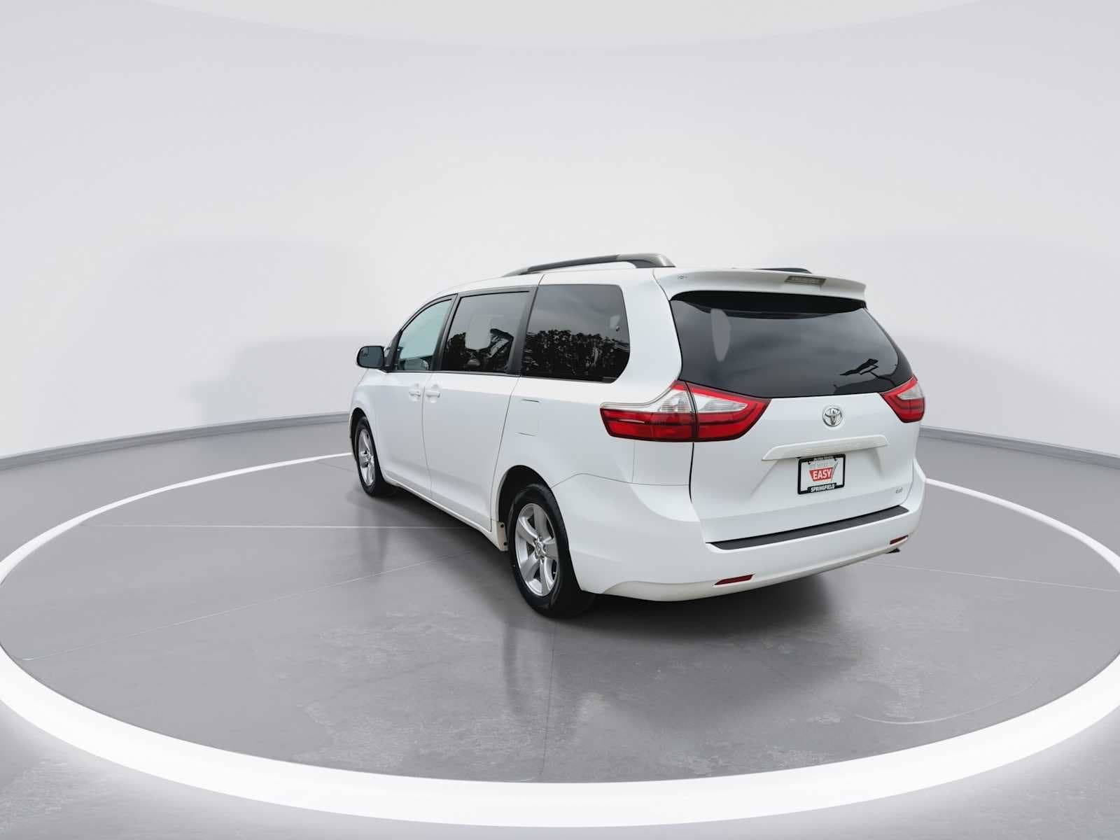 Thumbnail: 2015 Toyota Sienna - 5