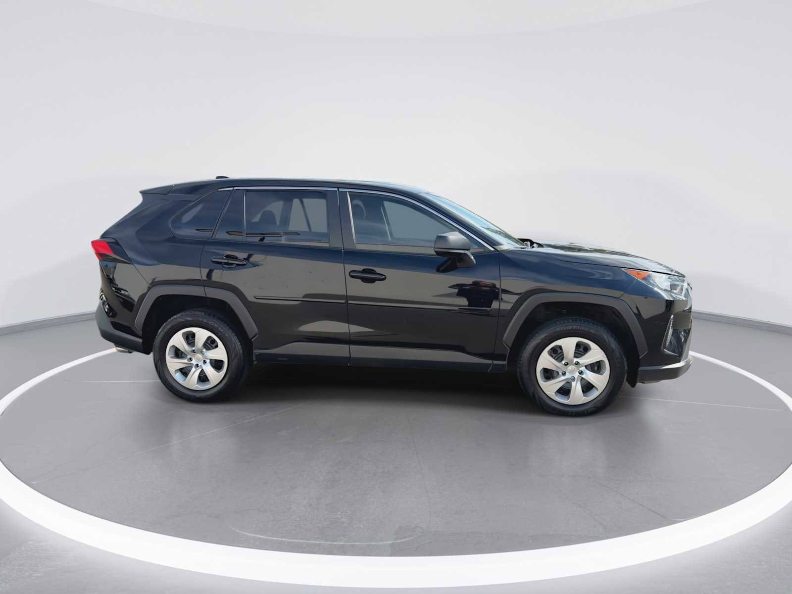 Thumbnail: 2022 Toyota RAV4 - 9