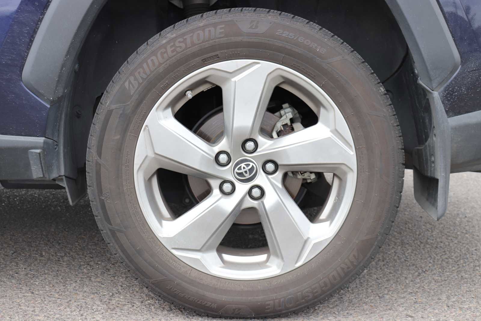 Thumbnail: 2019 Toyota RAV4 - 9