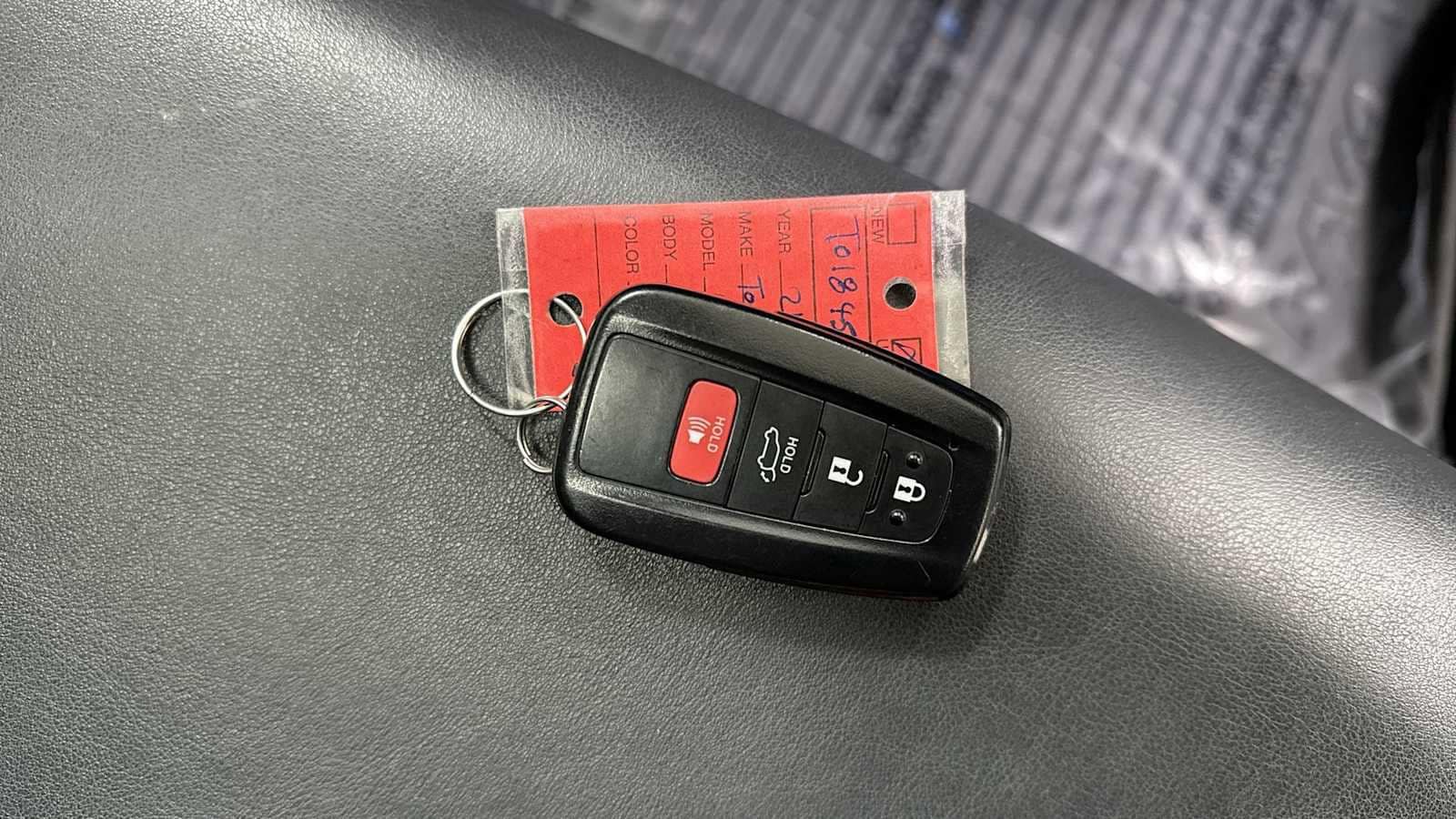 Thumbnail: 2021 Toyota RAV4 - 31