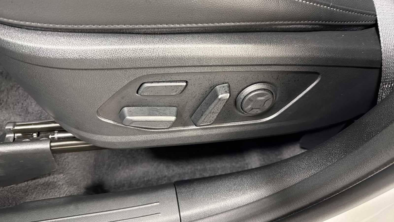 Thumbnail: 2023 Kia Sorento - 14