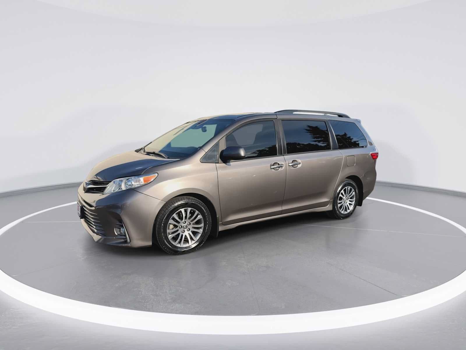 Thumbnail: 2020 Toyota Sienna - 4