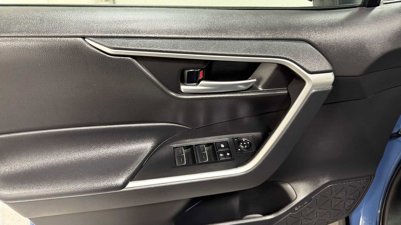 Thumbnail: 2023 Toyota RAV4 - 15