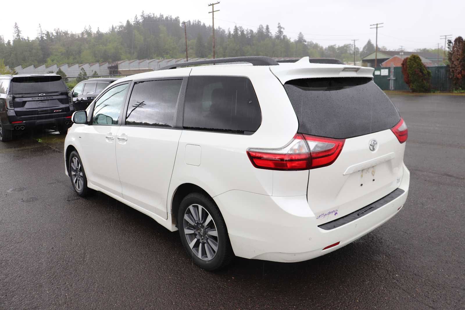 Thumbnail: 2020 Toyota Sienna - 7