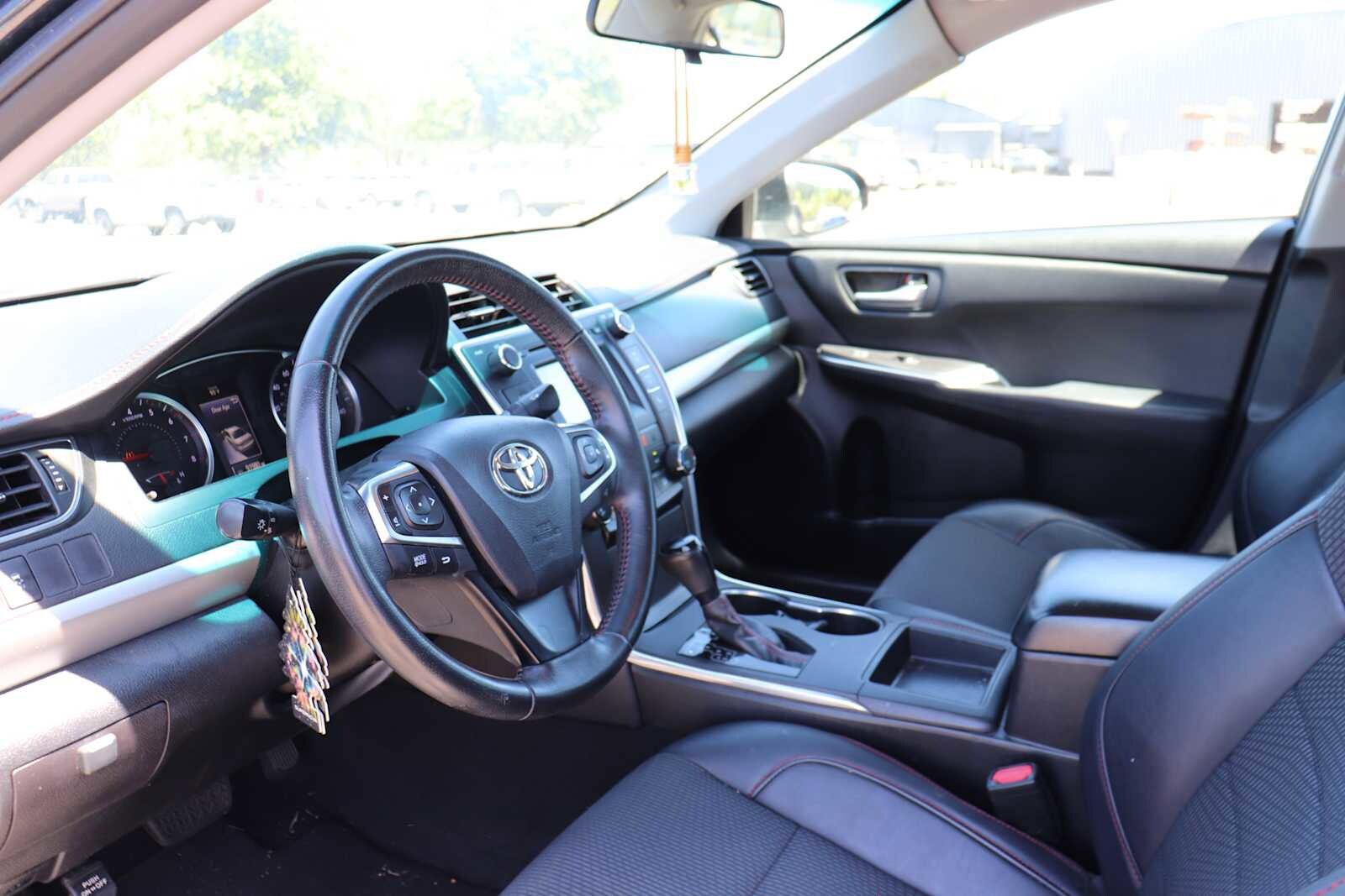 Thumbnail: 2016 Toyota Camry - 10