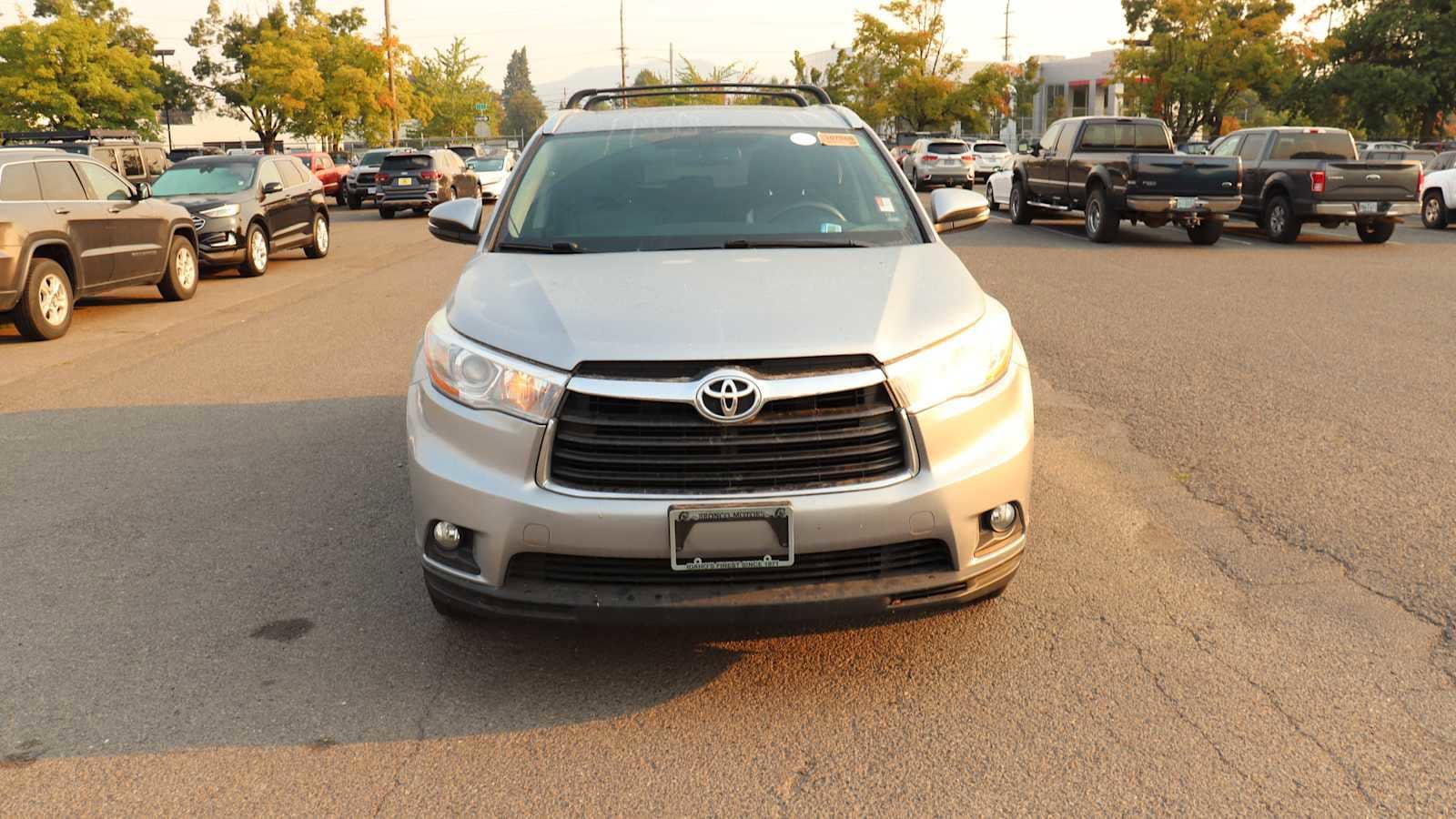 Used 2016 Toyota Highlander XLE with VIN 5TDJKRFH3GS503738 for sale in Springfield, OR