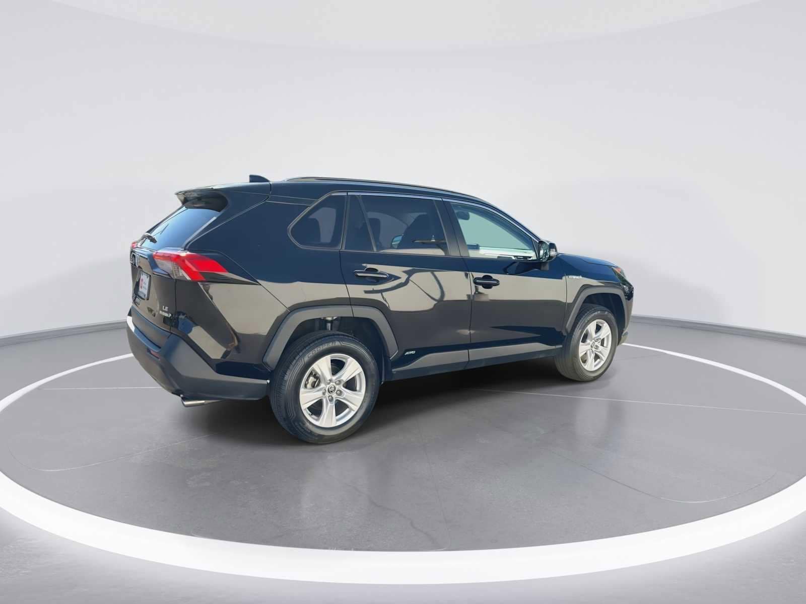 Thumbnail: 2021 Toyota RAV4 - 8