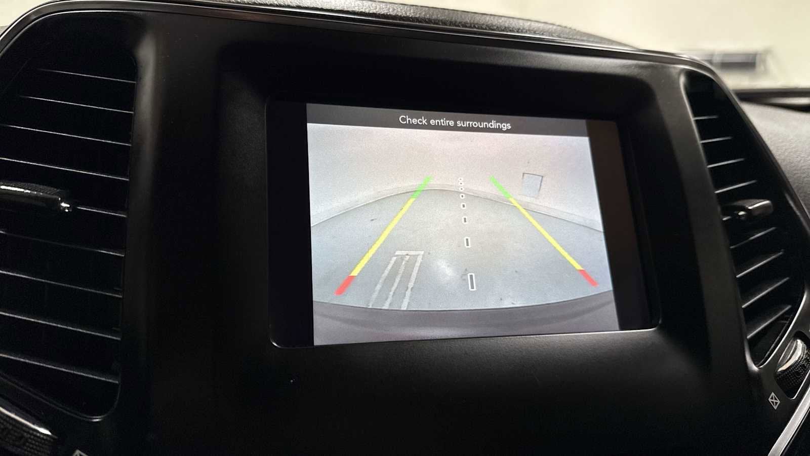 Thumbnail: 2021 Jeep Cherokee - 19