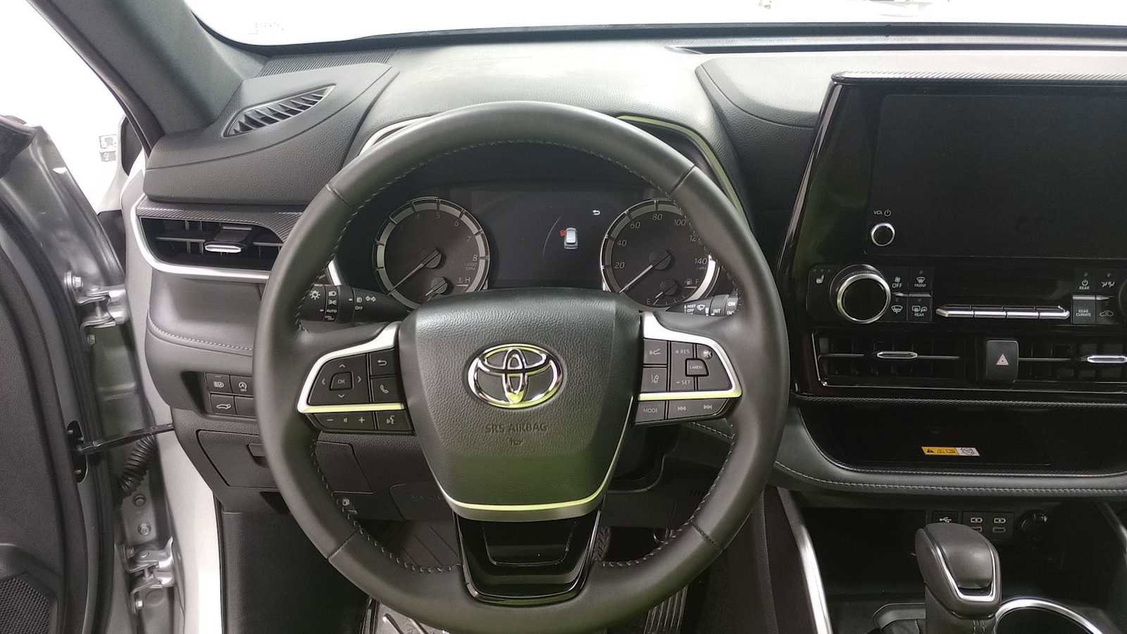 Thumbnail: 2024 Toyota Highlander - 16