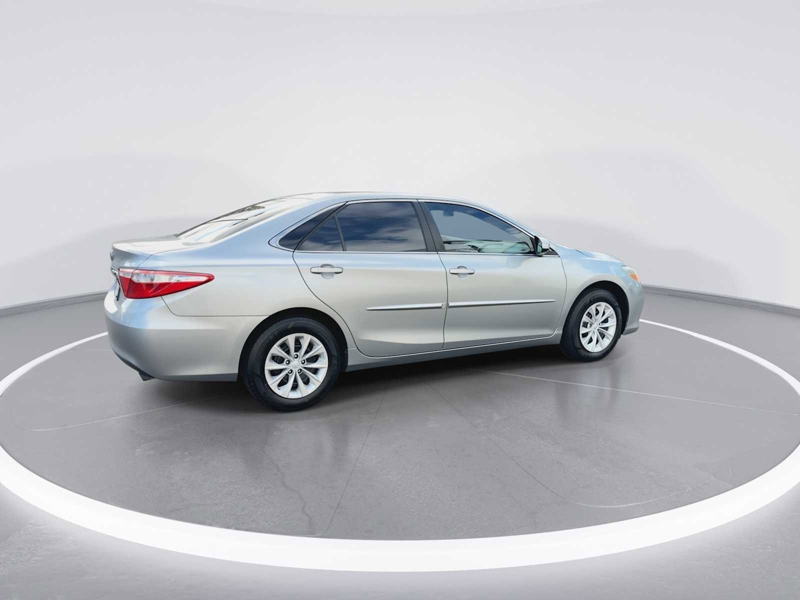 Thumbnail: 2017 Toyota Camry - 8